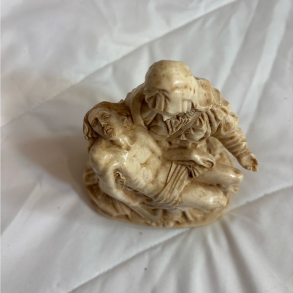 Vintage Statue Pieta Michelangelo A. Santini Vintage approximately 6” - Picture 2 of 8